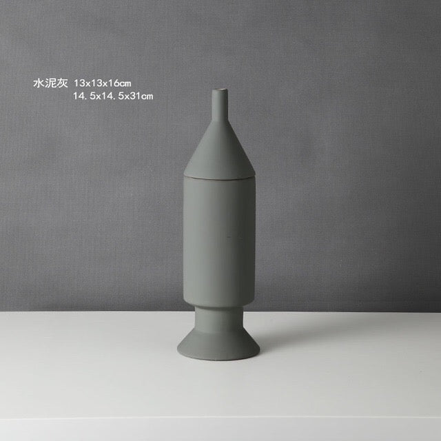 Modern Sculptural Ceramic Vase – Minimalist Decorative Accent